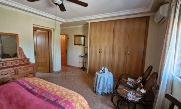 Videresalg - Finca landejendom -
Elche