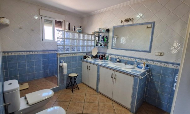 Videresalg - Finca landejendom -
Elche