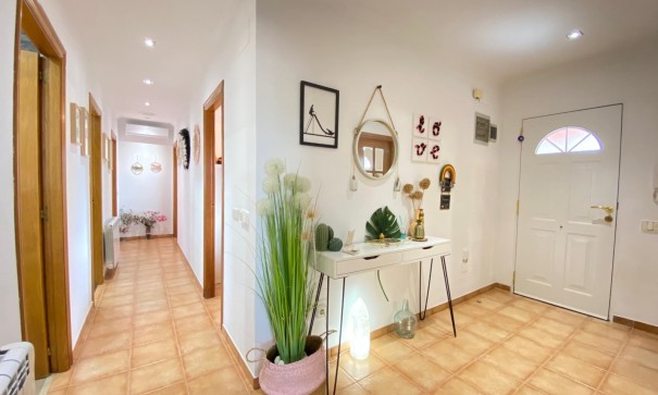 Sprzedaż - Finca nieruchomość wiejska -
Alicante