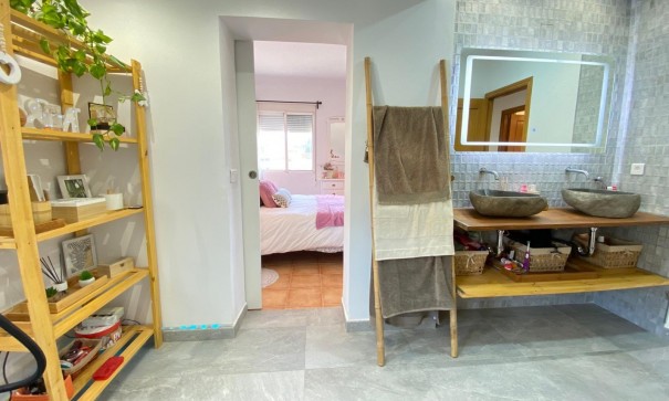 Sprzedaż - Finca nieruchomość wiejska -
Alicante