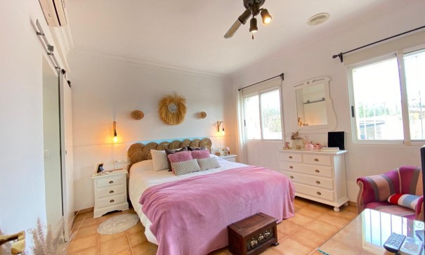 Sprzedaż - Finca nieruchomość wiejska -
Alicante