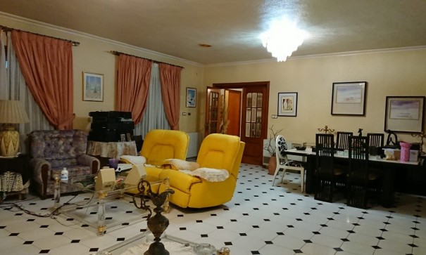 Herverkoop - Finca Landelijk pand -
Elche