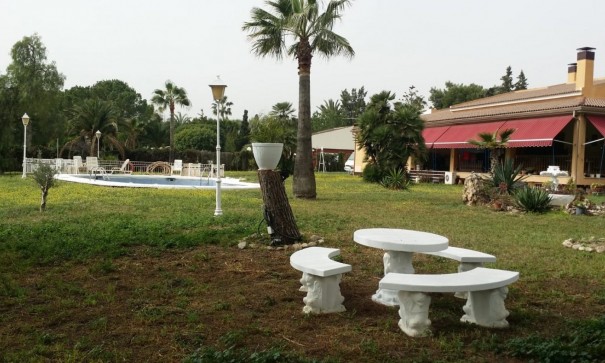 Herverkoop - Finca Landelijk pand -
Elche