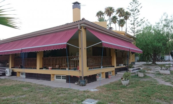 Herverkoop - Finca Landelijk pand -
Elche