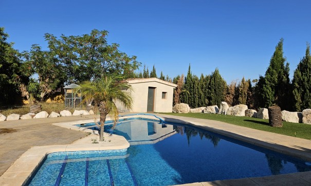 Resale - Finca Landgut -
Novelda