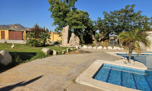 Resale - Finca Landgut -
Novelda