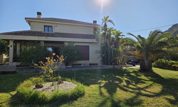 Resale - Finca Landgut -
Novelda