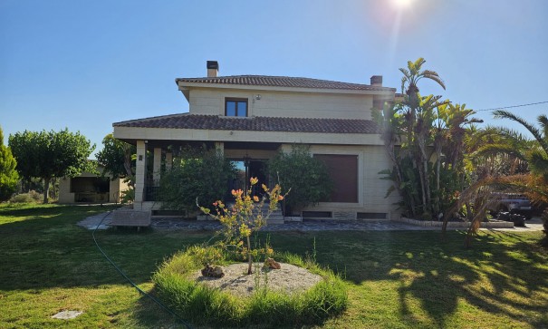 Resale - Finca Landgut -
Novelda