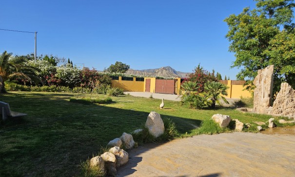Resale - Finca Landgut -
Novelda