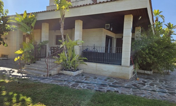 Resale - Finca Landgut -
Novelda