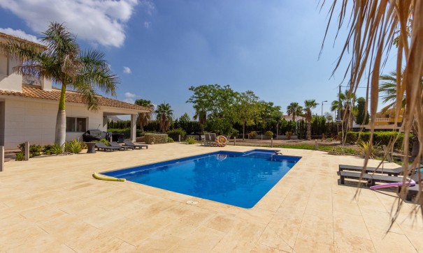 Resale - Freistehende Villa -
El Rebolledo