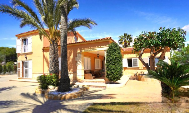 Återförsäljning - Finca lantlig egendom -
Elche