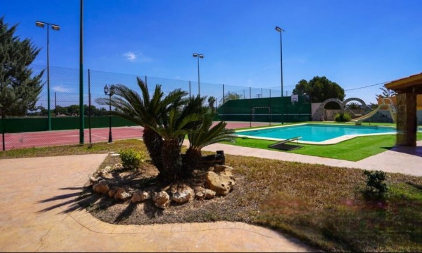 Återförsäljning - Finca lantlig egendom -
Elche