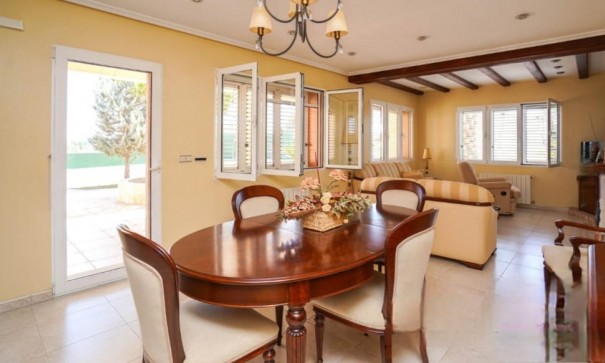 Återförsäljning - Finca lantlig egendom -
Elche