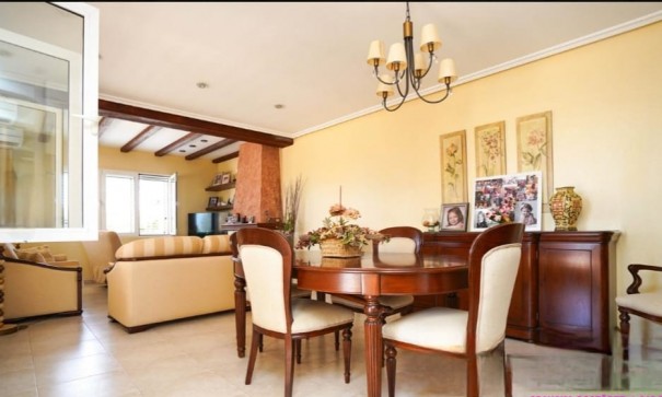 Återförsäljning - Finca lantlig egendom -
Elche