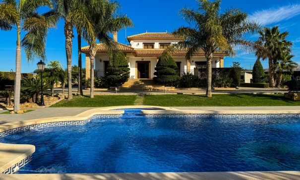 Videresalg - Finca landejendom -
Orihuela