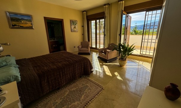 Videresalg - Finca landejendom -
Orihuela