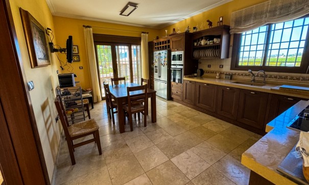 Videresalg - Finca landejendom -
Orihuela