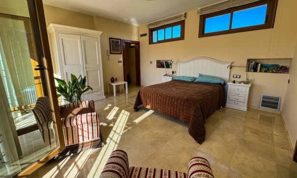 Videresalg - Finca landejendom -
Orihuela