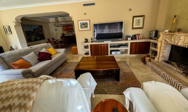 Videresalg - Finca landejendom -
Orihuela