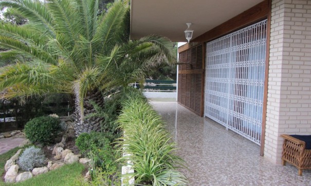 Återförsäljning - Finca lantlig egendom -
Alicante