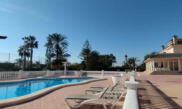 Herverkoop - Finca Landelijk pand -
Elche