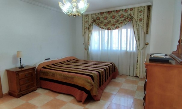 Herverkoop - Finca Landelijk pand -
Elche