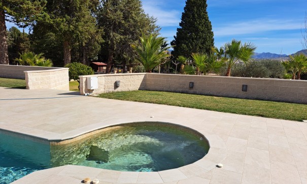 Återförsäljning - Finca lantlig egendom -
Salinas