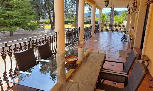 Återförsäljning - Finca lantlig egendom -
Salinas