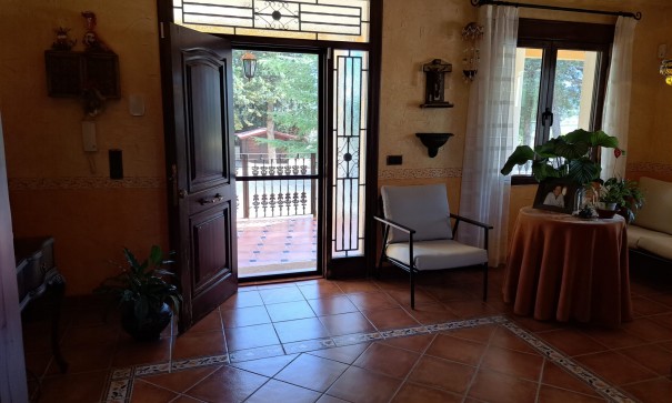 Återförsäljning - Finca lantlig egendom -
Salinas