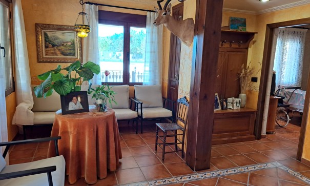 Återförsäljning - Finca lantlig egendom -
Salinas