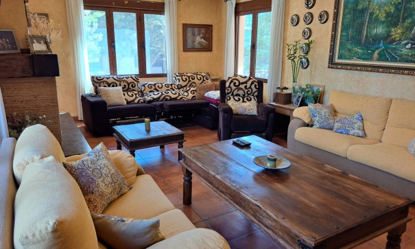 Återförsäljning - Finca lantlig egendom -
Salinas