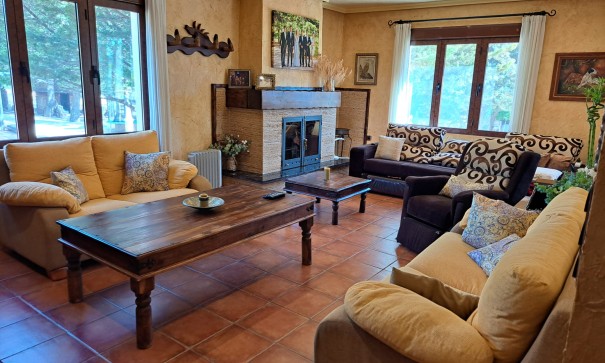 Återförsäljning - Finca lantlig egendom -
Salinas