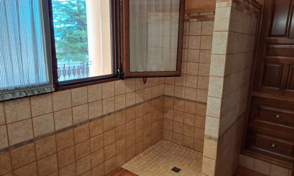 Återförsäljning - Finca lantlig egendom -
Salinas