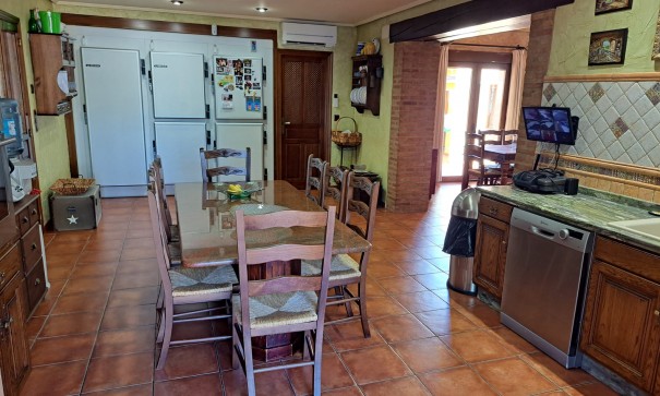 Återförsäljning - Finca lantlig egendom -
Salinas