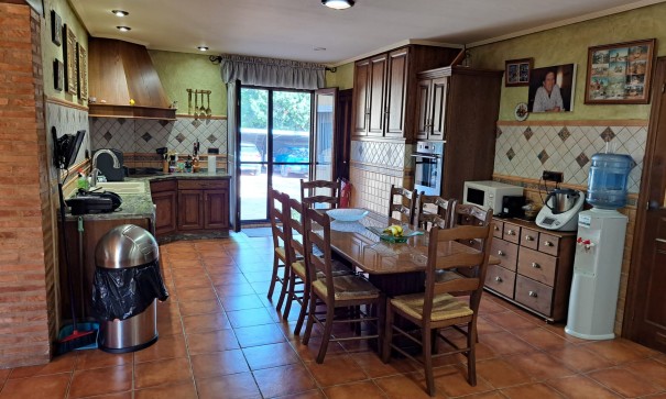 Återförsäljning - Finca lantlig egendom -
Salinas