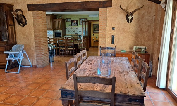 Återförsäljning - Finca lantlig egendom -
Salinas