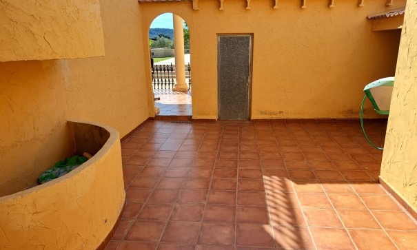 Återförsäljning - Finca lantlig egendom -
Salinas