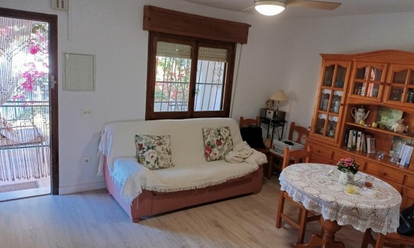 Herverkoop - Halfvrijstaande villa -
Torrevieja - Los Balcones