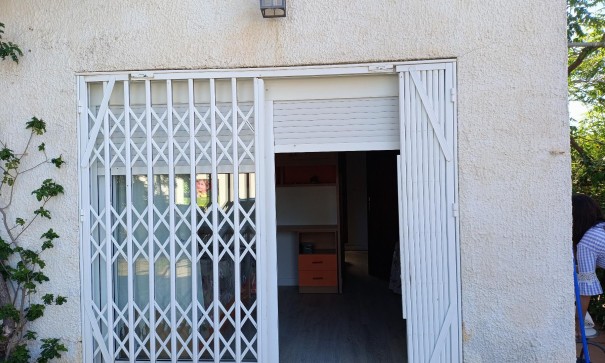 Herverkoop - Halfvrijstaande villa -
Torrevieja - Los Balcones