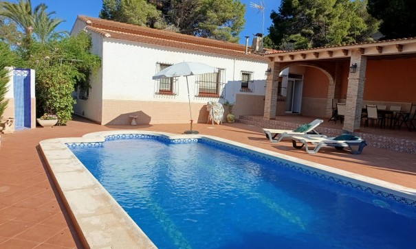 Herverkoop - Halfvrijstaande villa -
Torrevieja - Los Balcones