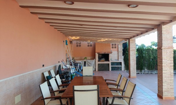 Herverkoop - Halfvrijstaande villa -
Torrevieja - Los Balcones