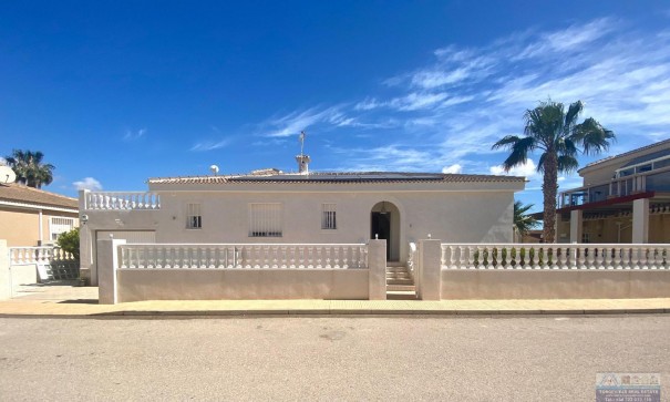 Resale - Freistehende Villa -
San Miguel de Salinas - BLUE LAGOON