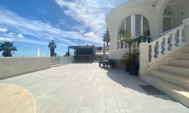 Resale - Freistehende Villa -
San Miguel de Salinas - BLUE LAGOON