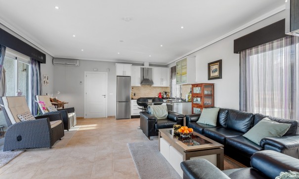 Videresalg - Fritliggende villa -
San Miguel de Salinas