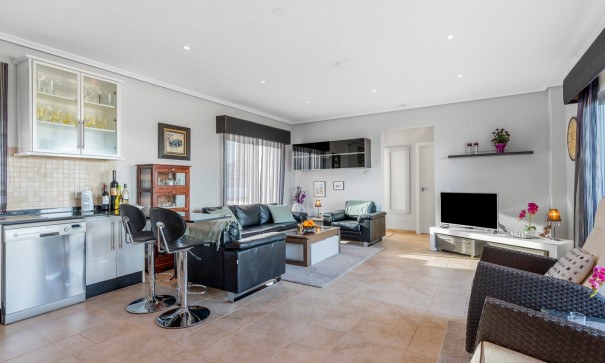 Videresalg - Fritliggende villa -
San Miguel de Salinas