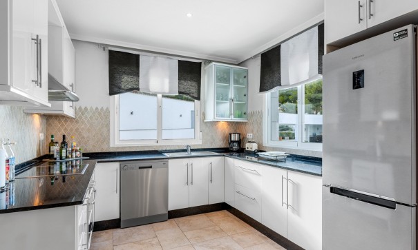 Videresalg - Fritliggende villa -
San Miguel de Salinas