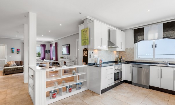 Videresalg - Fritliggende villa -
San Miguel de Salinas