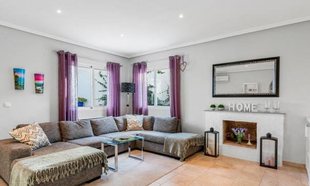 Videresalg - Fritliggende villa -
San Miguel de Salinas