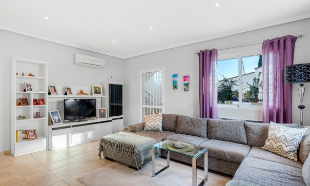 Videresalg - Fritliggende villa -
San Miguel de Salinas